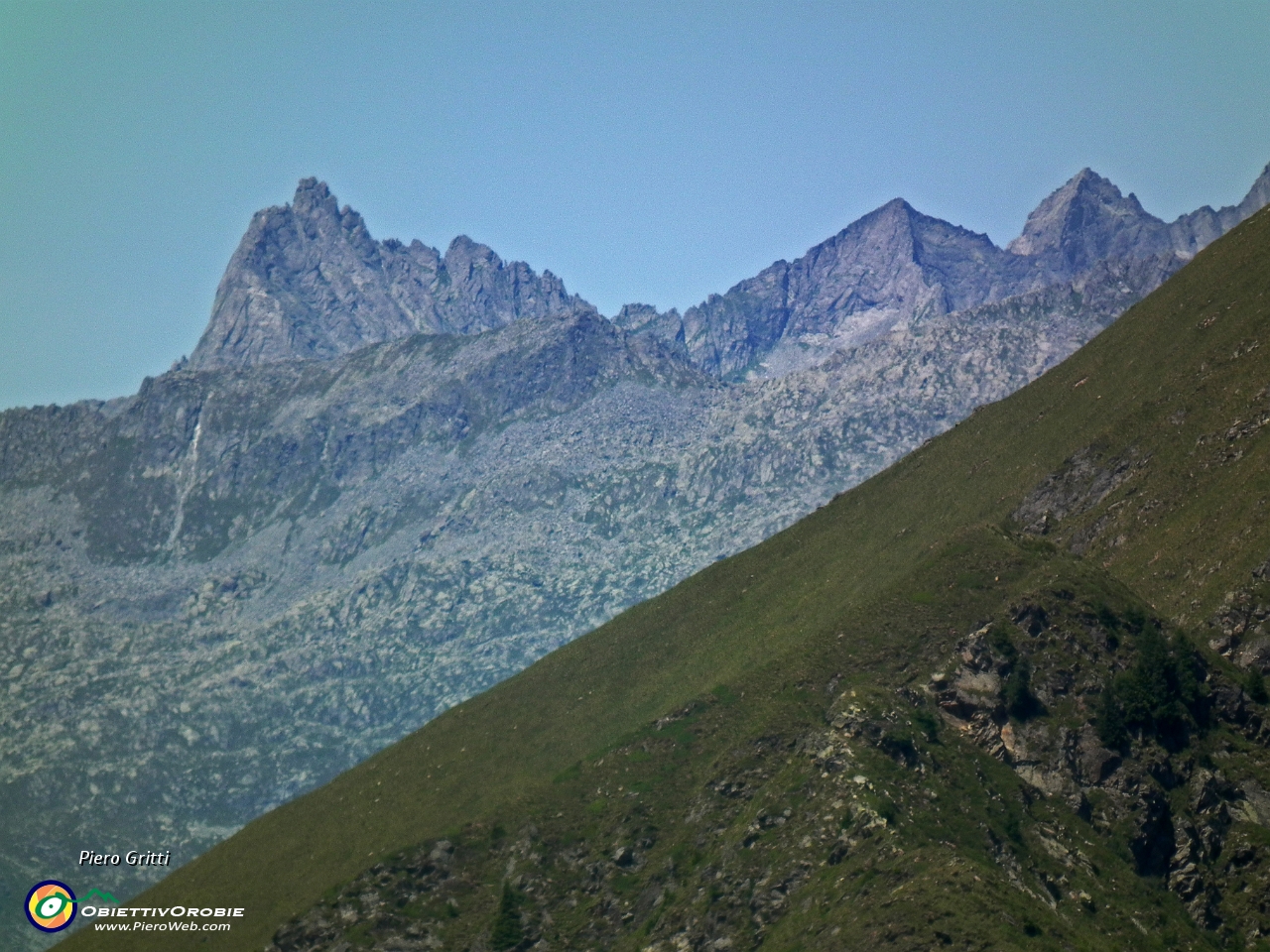 61 lo zoom mi passa questa spettacolare cima !.JPG